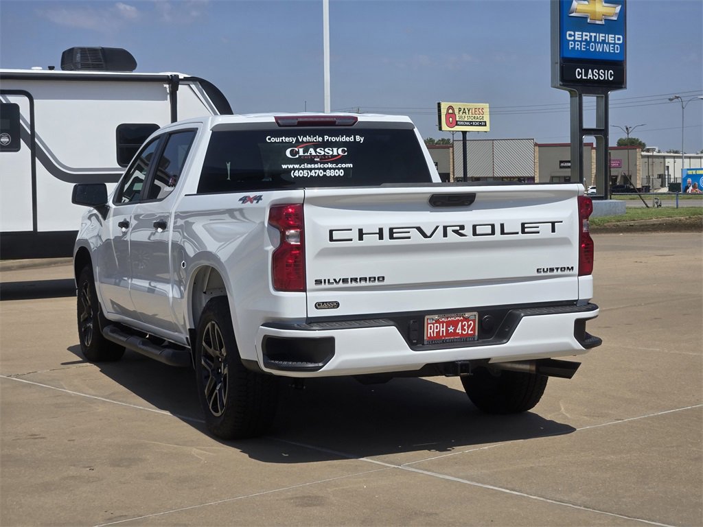 2025 Chevrolet Silverado 1500 Custom photo 3