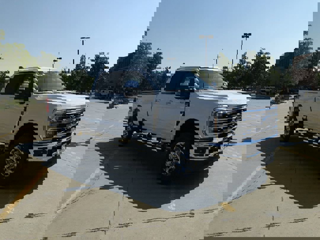2026 Ford F-350 Lariat photo 2