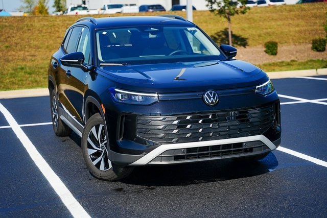 2025 Volkswagen Tiguan S photo 2