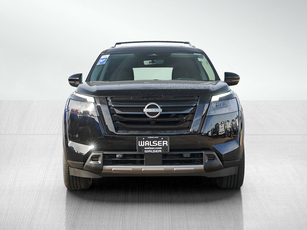 2025 Nissan Pathfinder SL photo 2