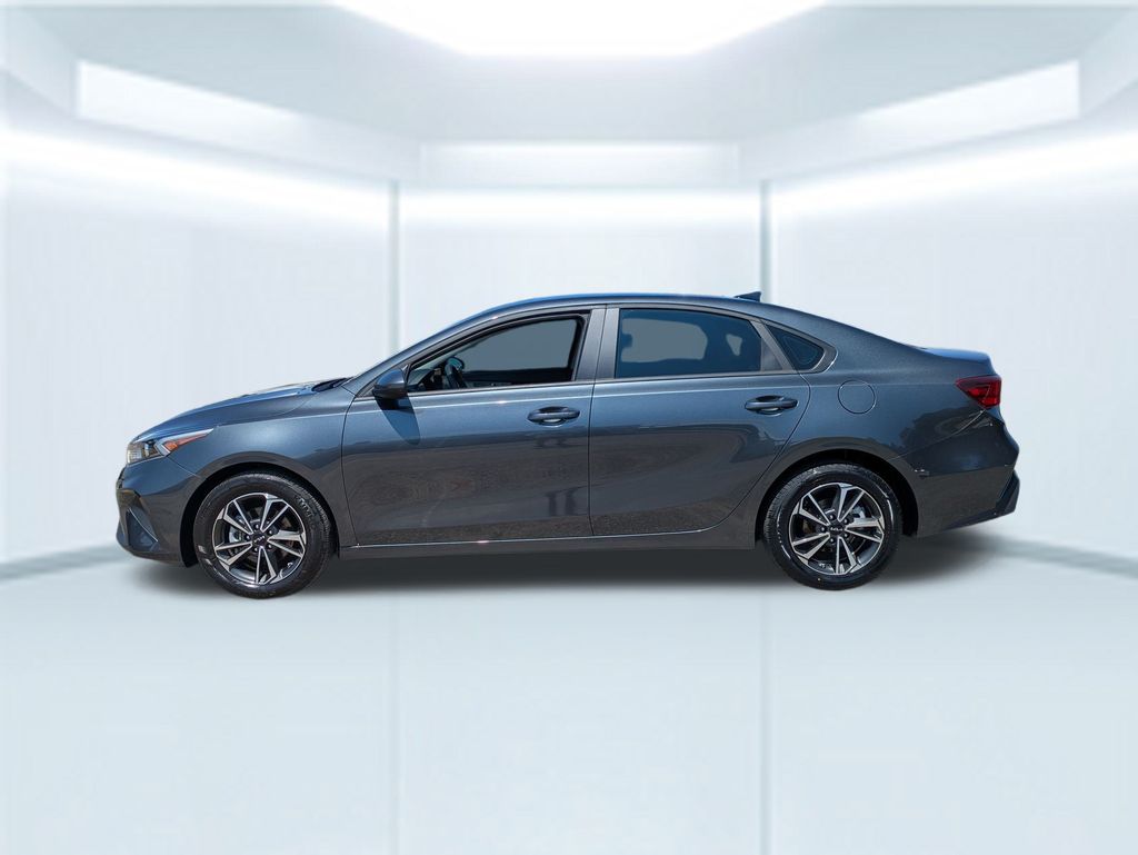 2024 Kia Forte LXS photo 2