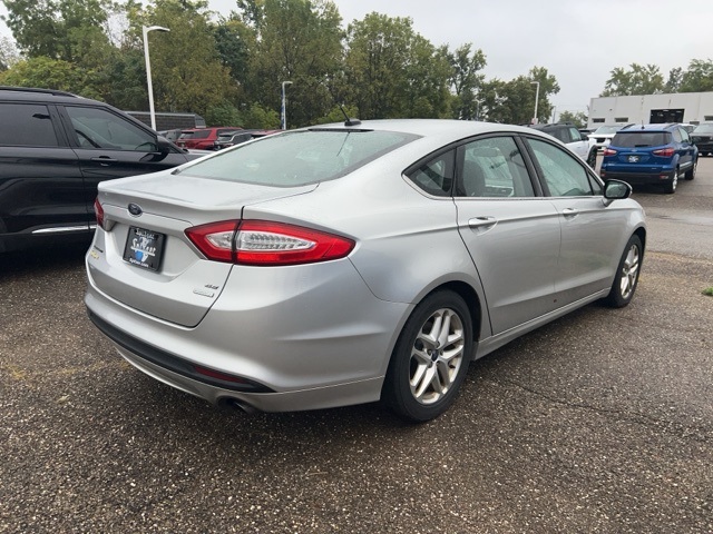2014 Ford Fusion SE photo 2