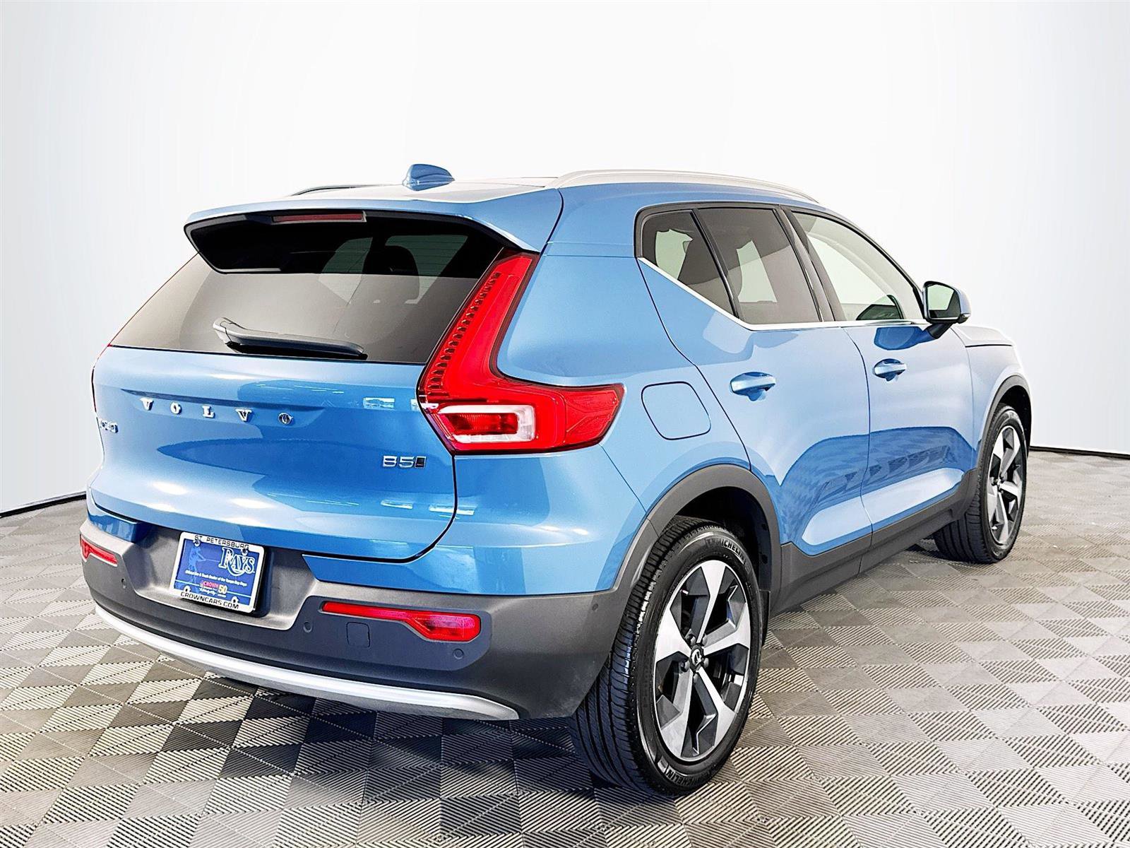2024 Volvo XC40 Plus photo 4