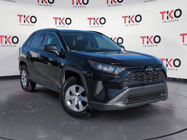 2021 Toyota RAV4 LE's photo