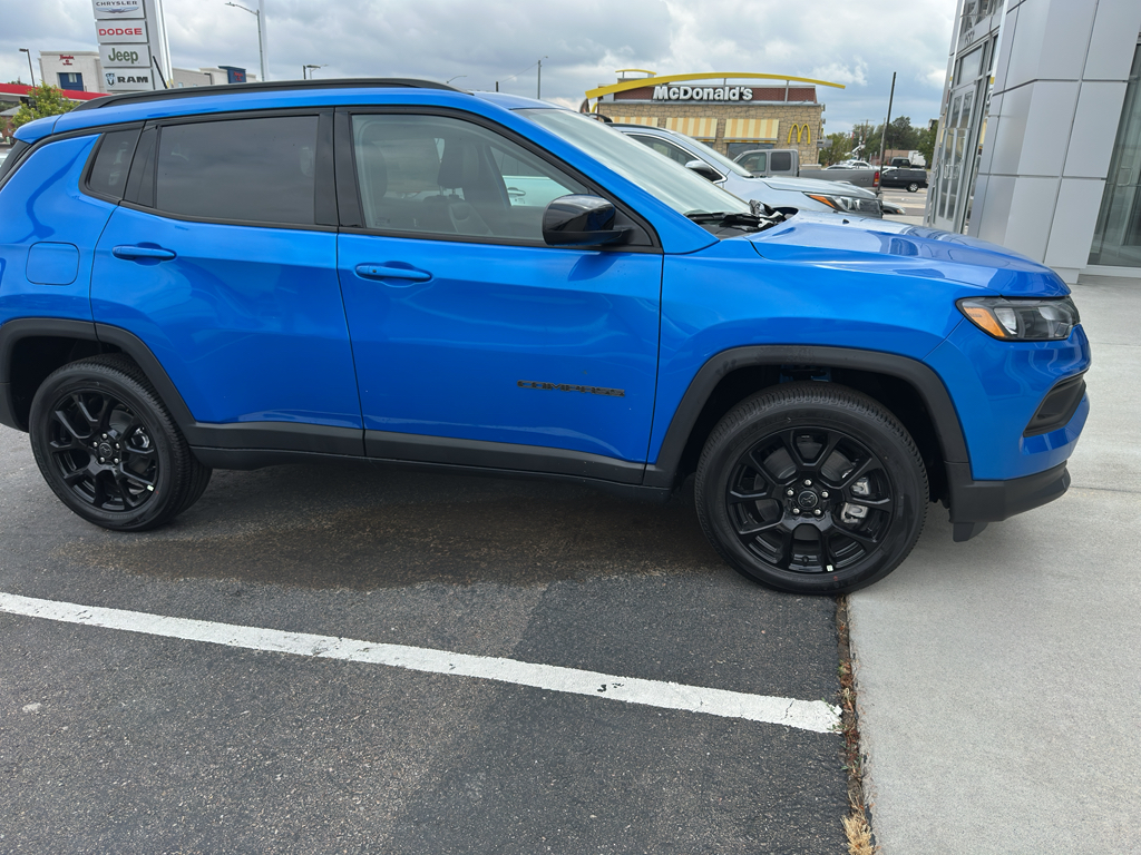 2025 Jeep Compass Latitude photo 4