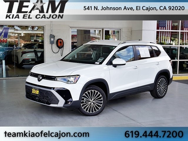 2025 Volkswagen Taos SE's photo