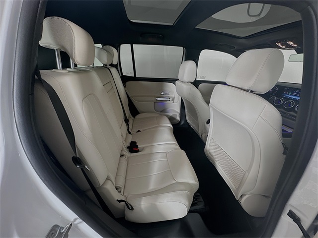2025 Mercedes Benz GLB 250 photo 25