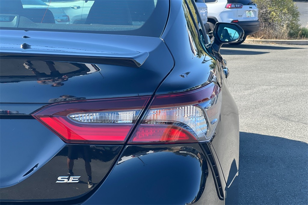 2022 Toyota Camry SE photo 11