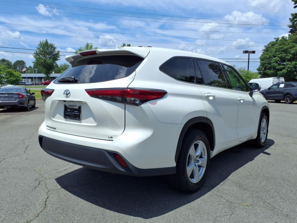 2020 Toyota Highlander LE photo 14