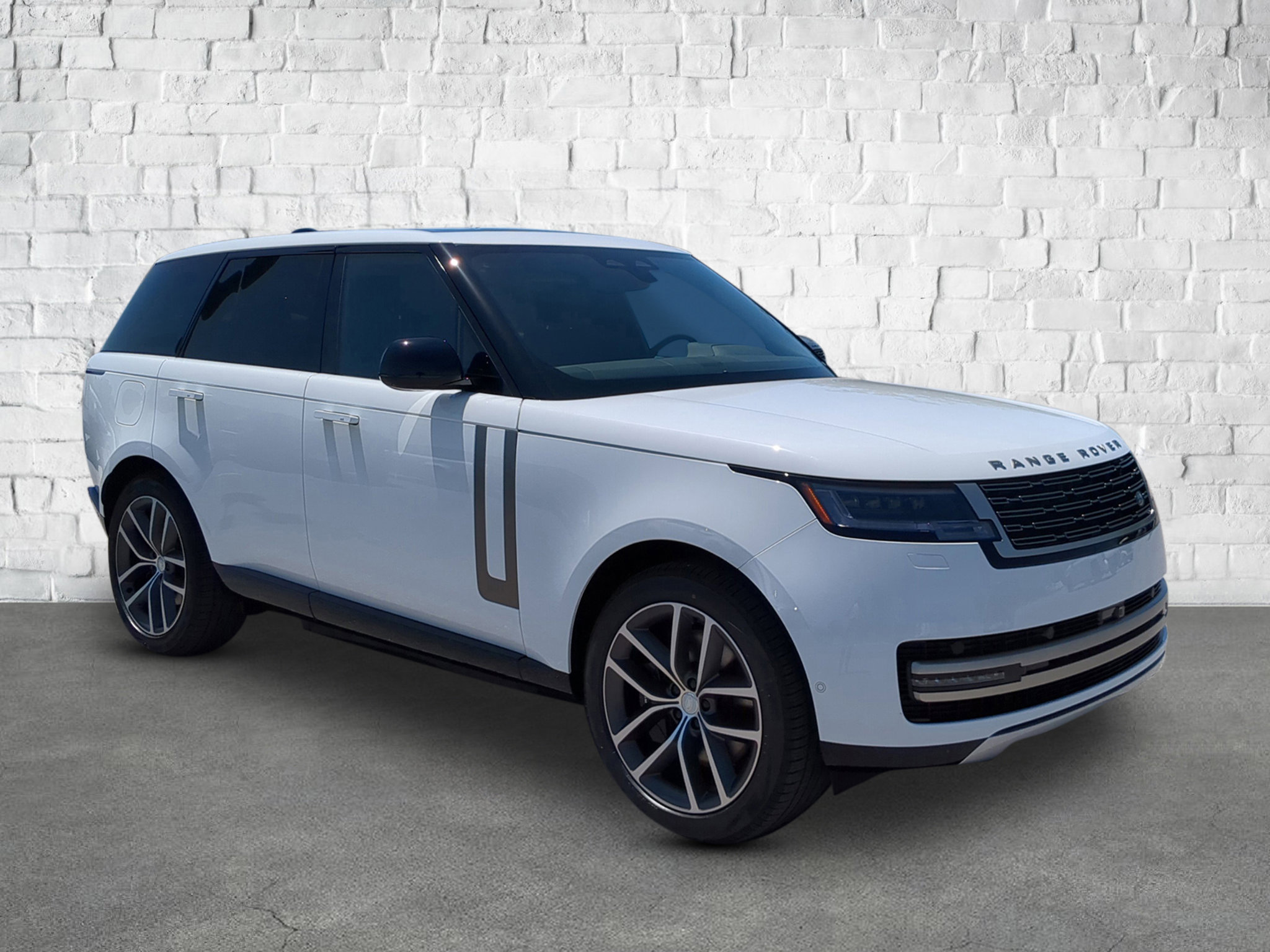 2025 Land Rover Range Rover SE photo 5