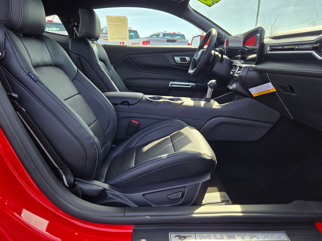 2025 Ford Mustang GT Premium photo 5