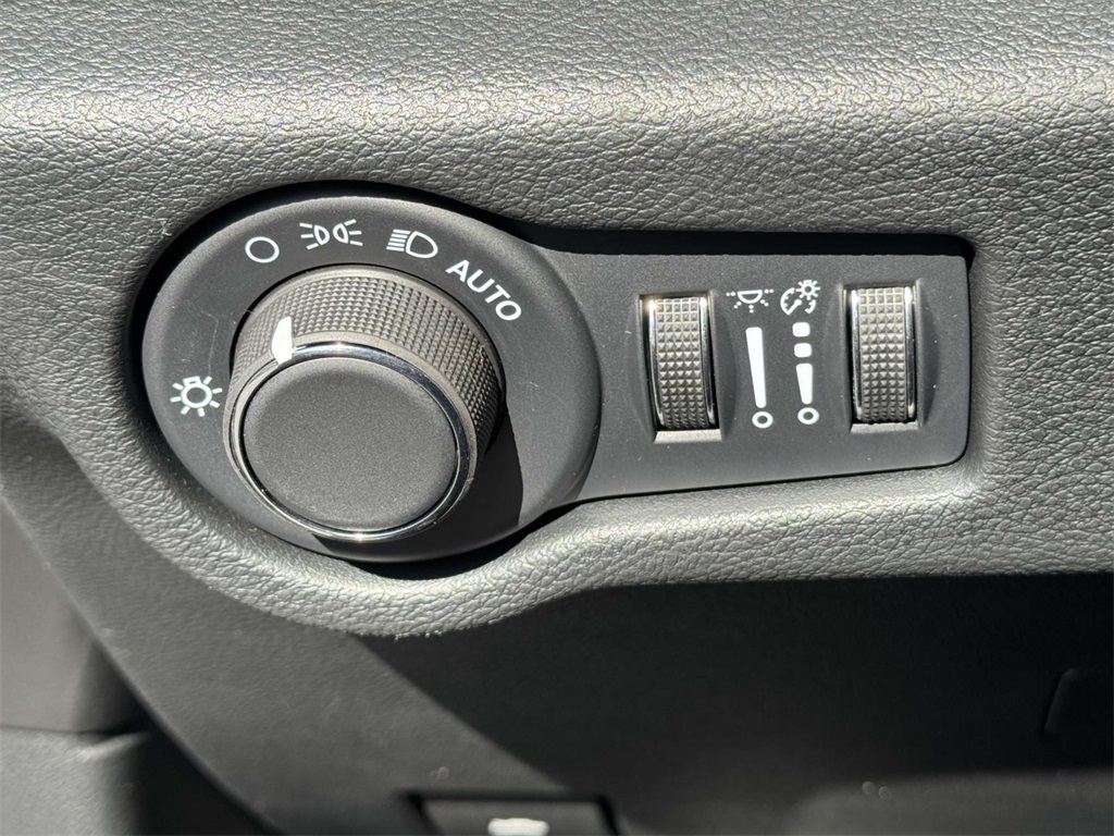2026 Chrysler Voyager LX photo 25