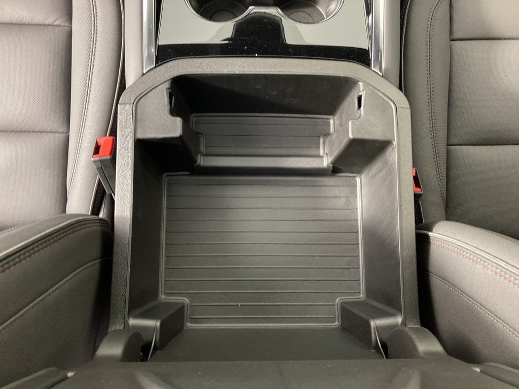 2026 Chevrolet Suburban RST photo 4