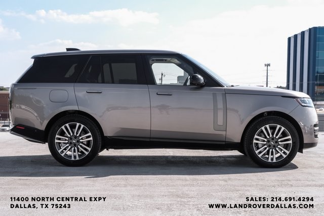 2023 Land Rover Range Rover SE photo 4