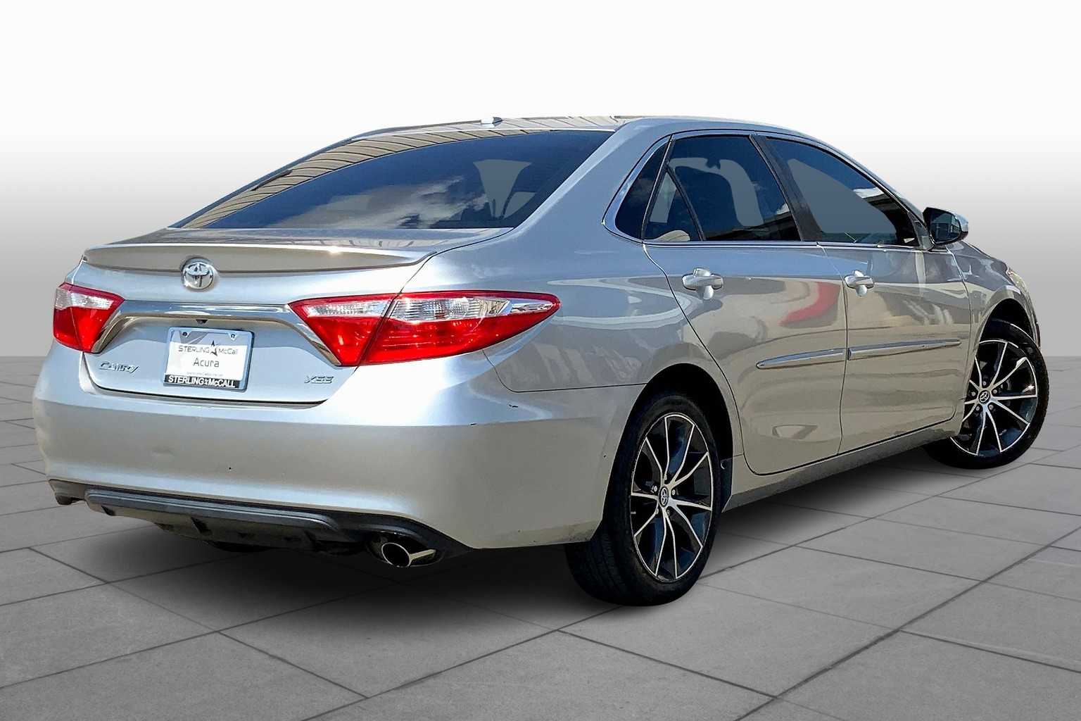 2017 Toyota Camry XSE photo 11