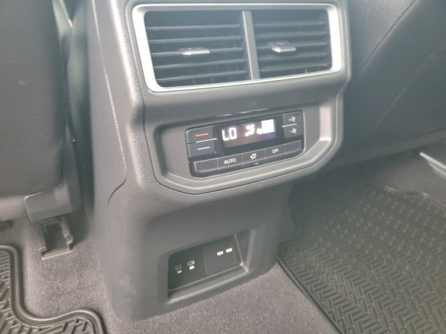 2024 Volkswagen Atlas Peak Edition SE Technology photo 4