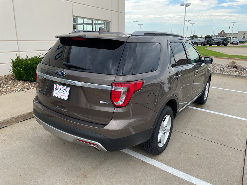 2016 Ford Explorer XLT photo 8
