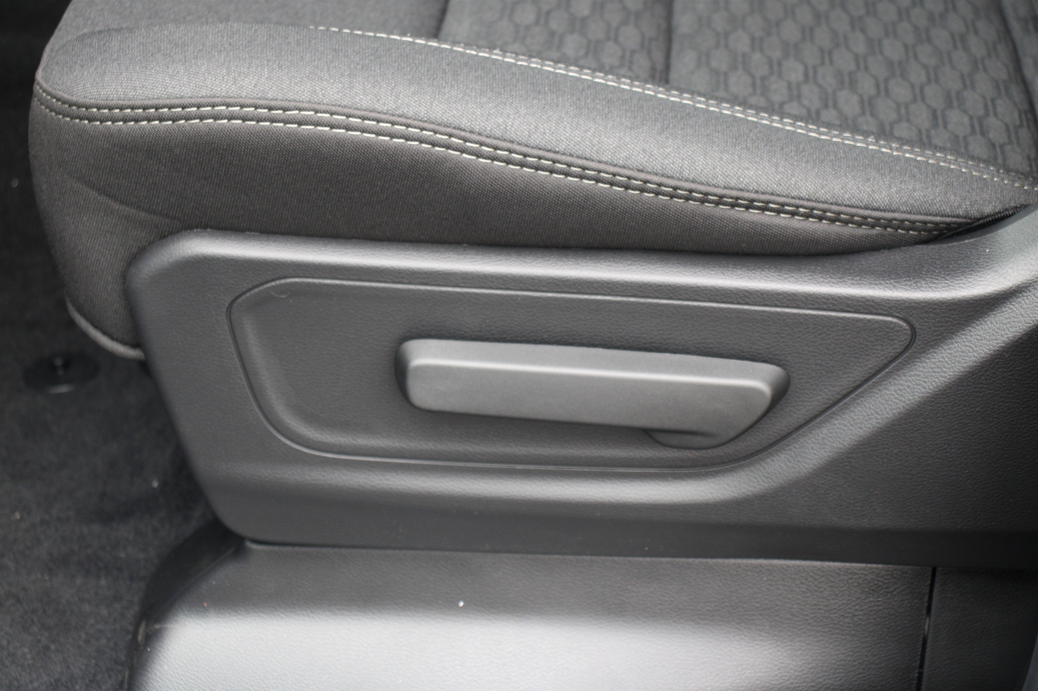 2025 Ram 1500 Tradesman photo 4
