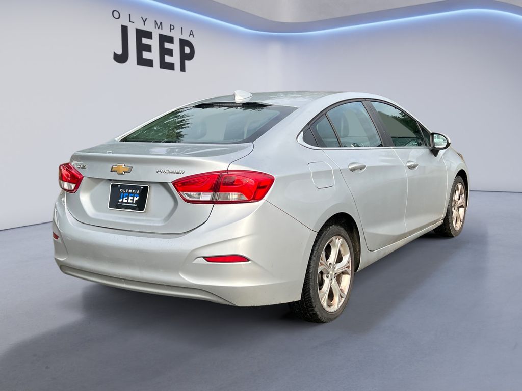 2019 Chevrolet Cruze Premier photo 3