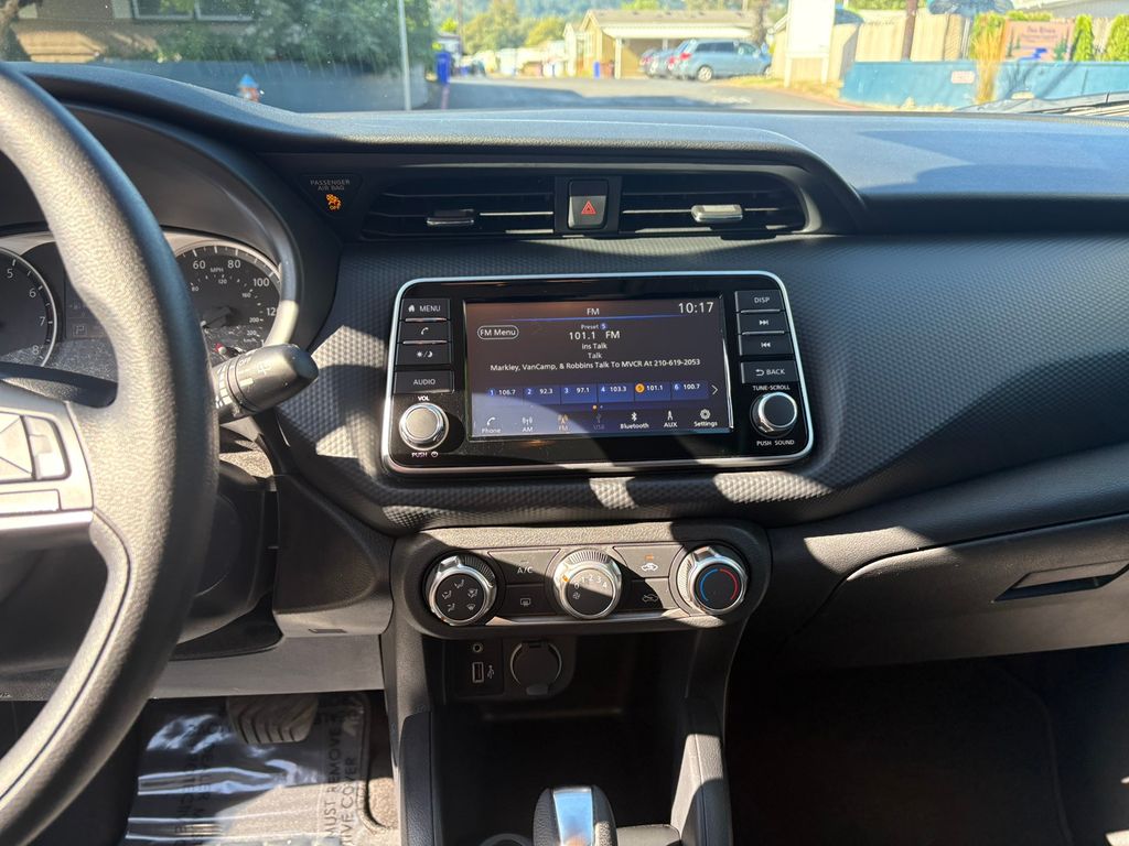 2024 Nissan Kicks S photo 18