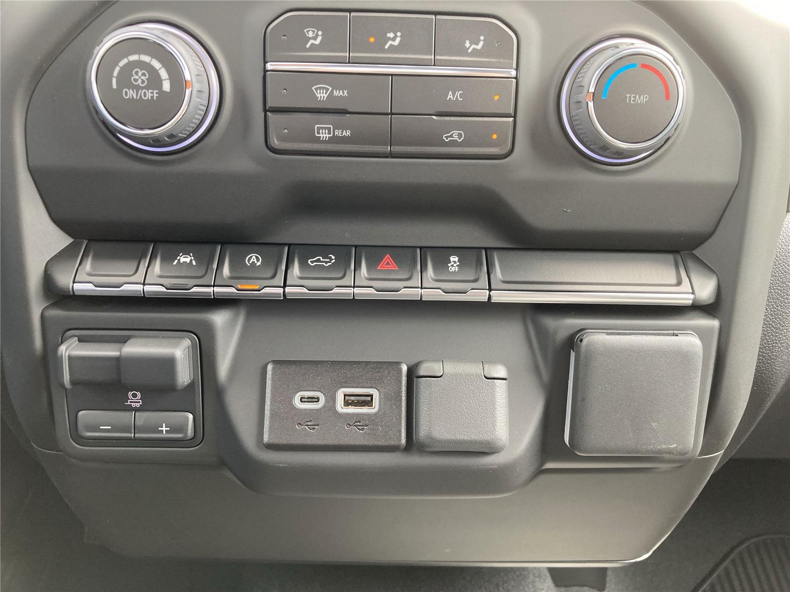2026 Chevrolet Silverado 1500 Custom photo 21