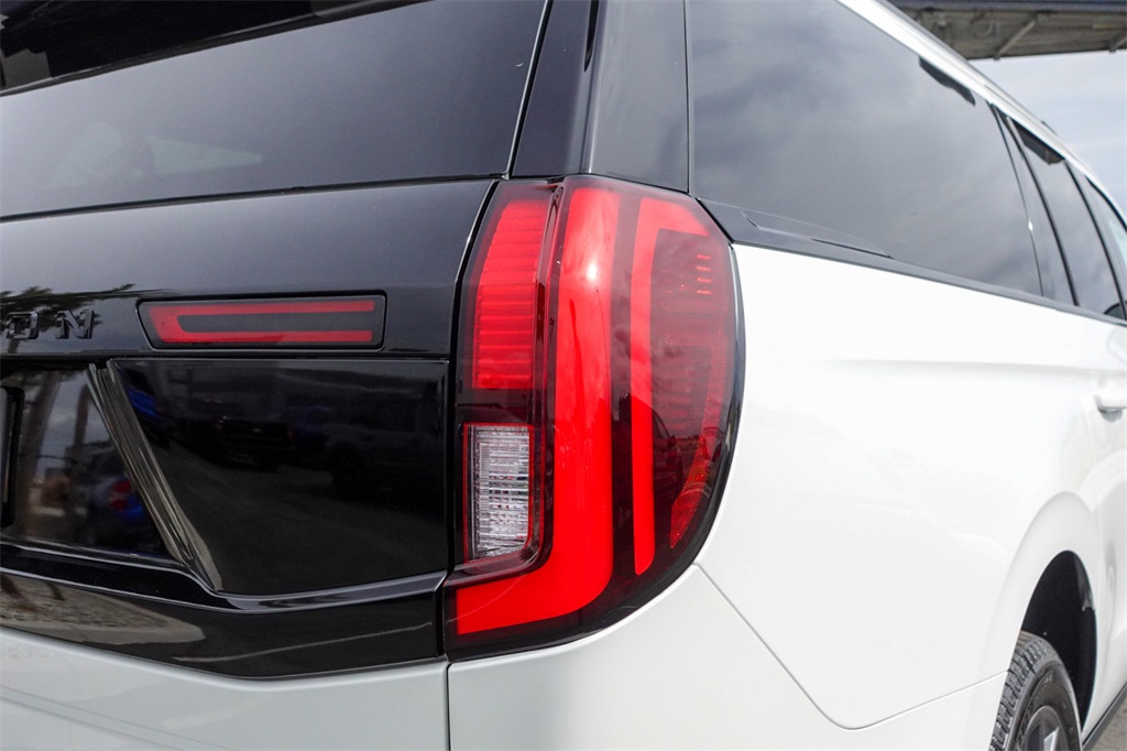 2025 Ford Expedition Platinum MAX photo 4