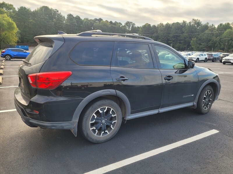 2019 Nissan Pathfinder SV photo 2