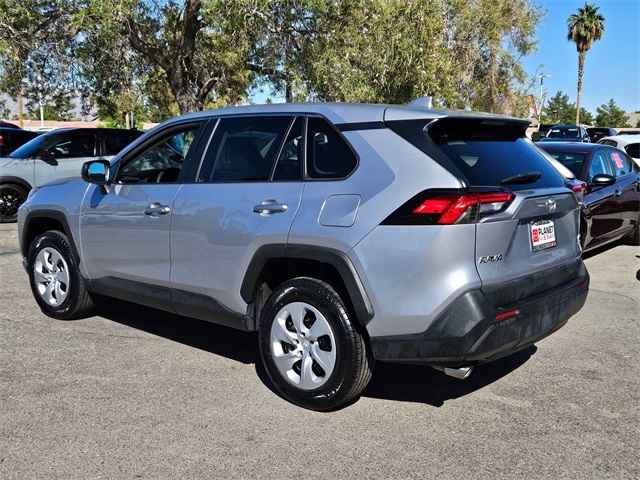 2024 Toyota RAV4 LE photo 8