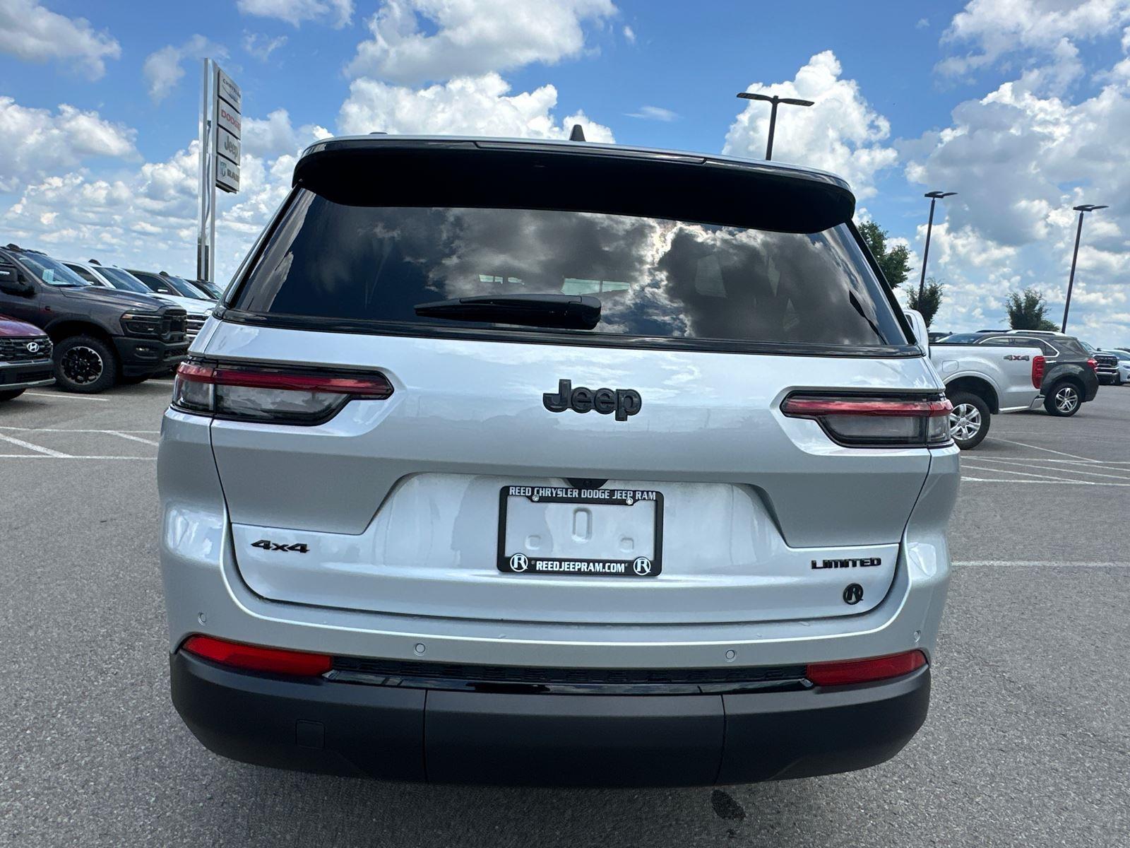 2025 Jeep Grand Cherokee Limited photo 3