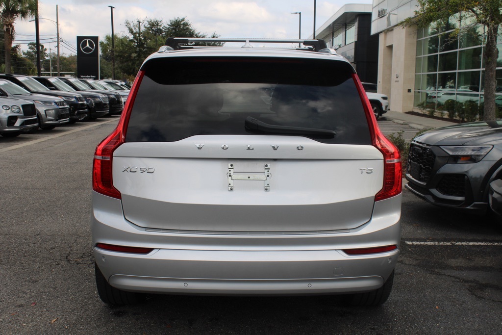 2022 Volvo XC90 T5 Momentum photo 4