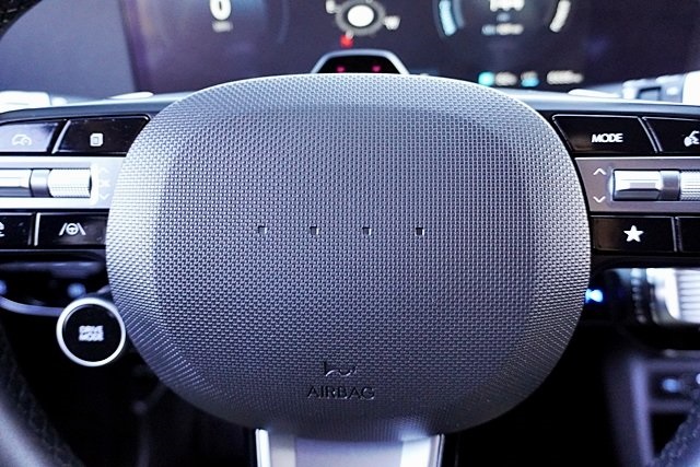 Used 2025 Black Hyundai SEL image 35