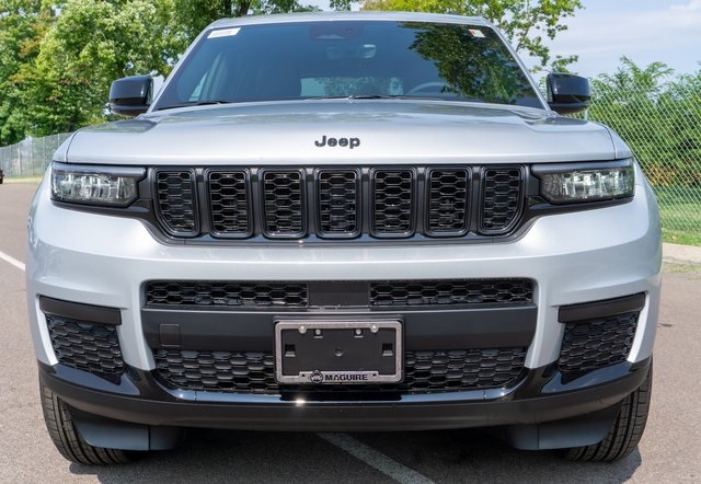 2025 Jeep Grand Cherokee Altitude X photo 3