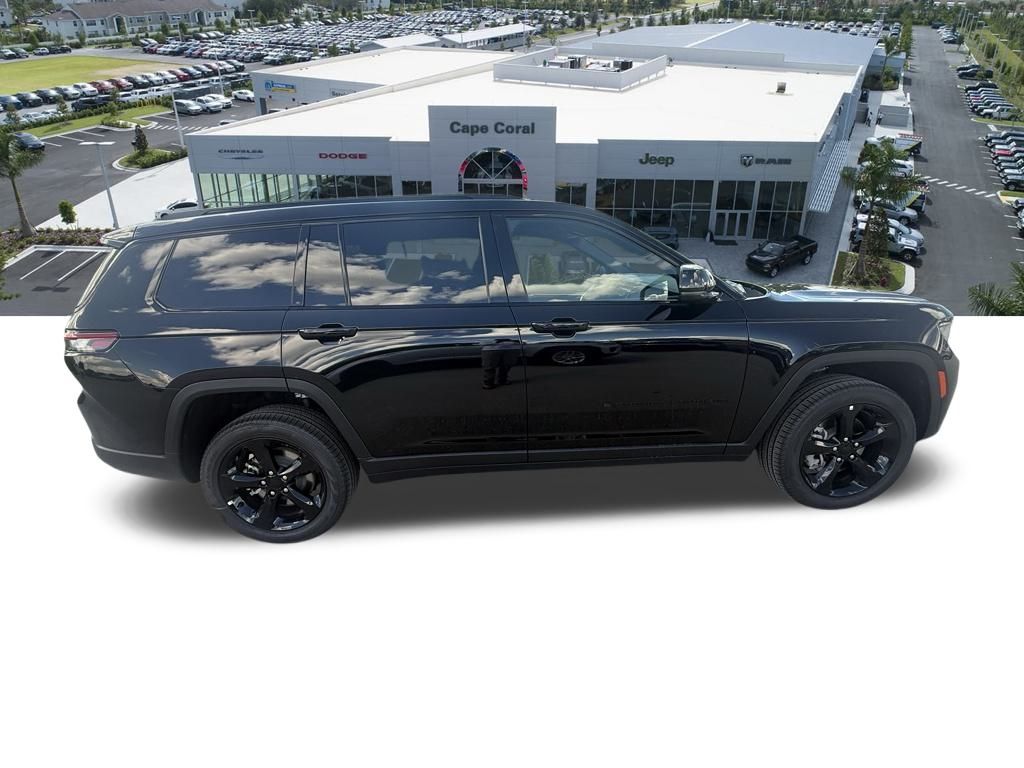 2025 Jeep Grand Cherokee Limited photo 3