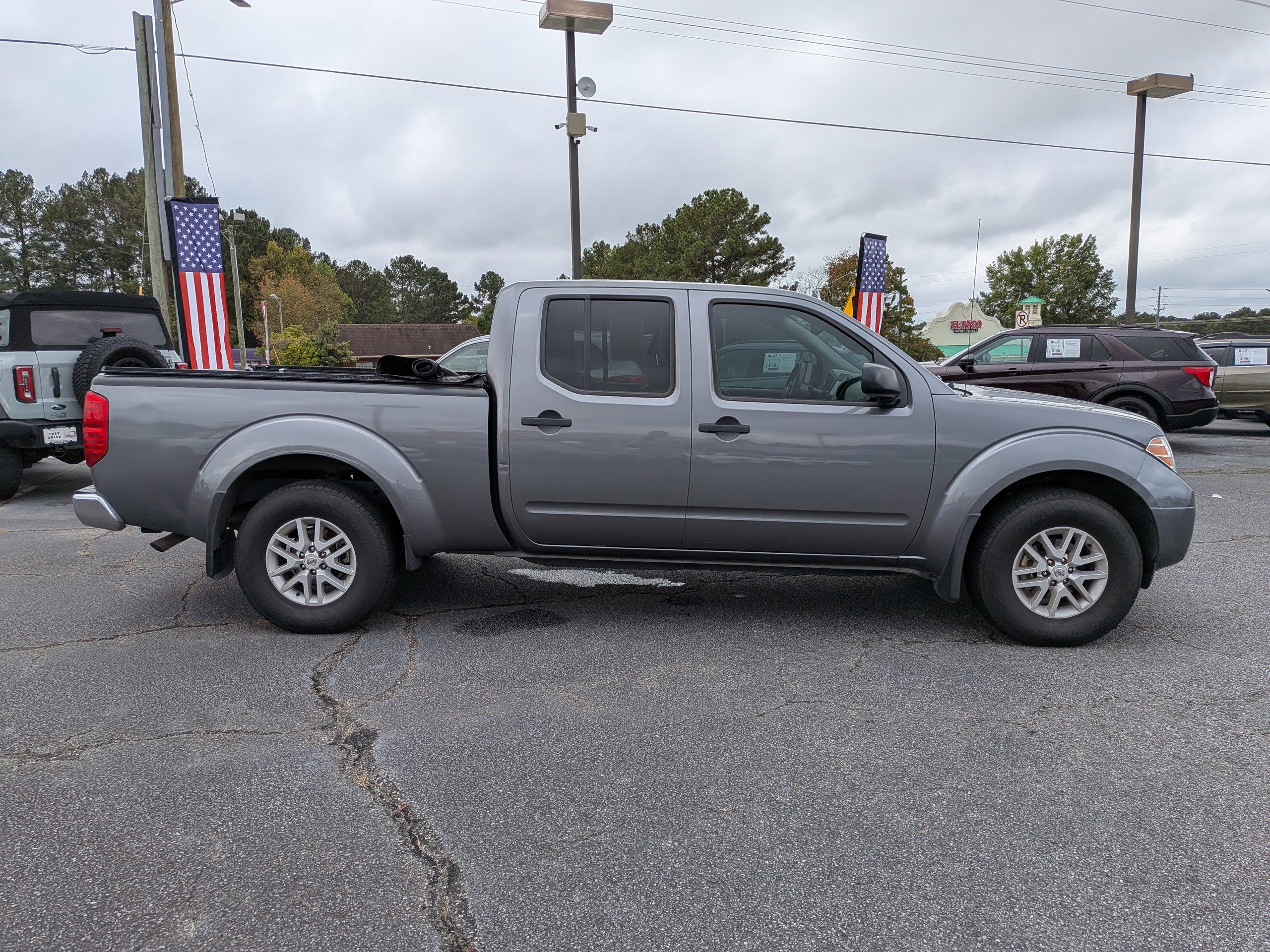 2021 Nissan Frontier SV photo 2