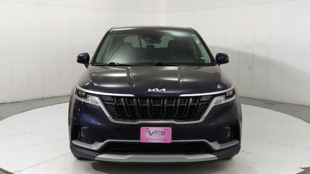 2024 Kia Carnival LX photo 8