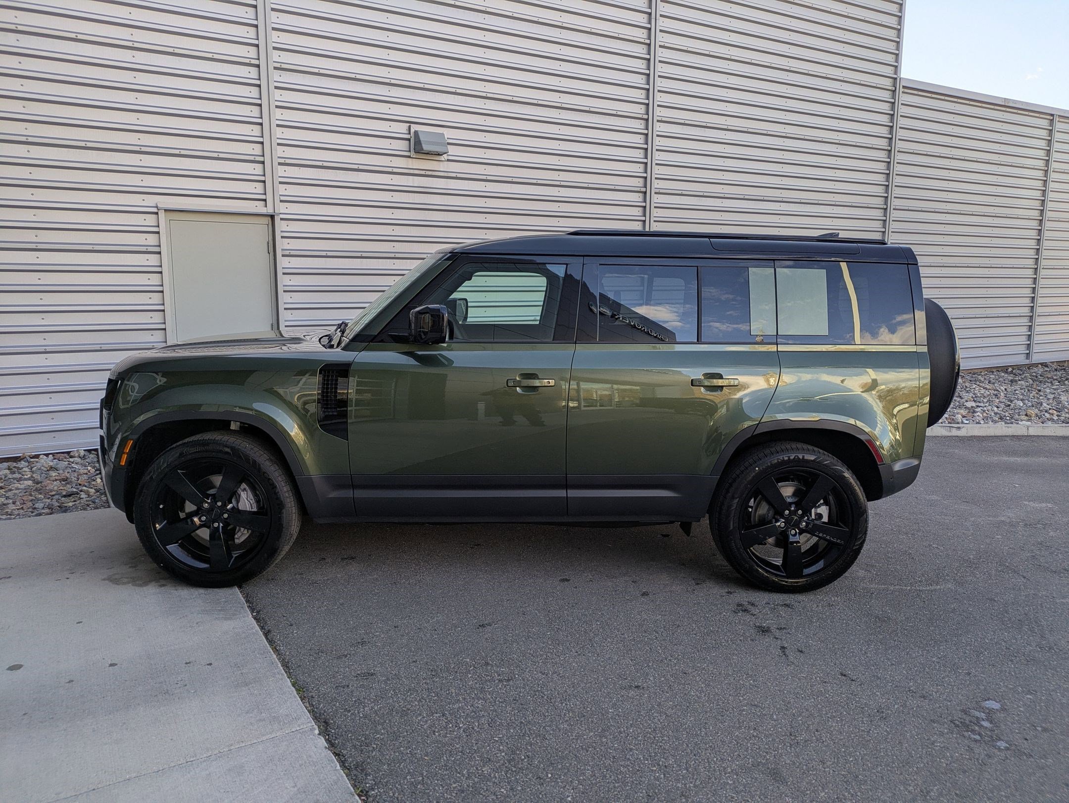 2026 Land Rover Defender 110 S photo 2