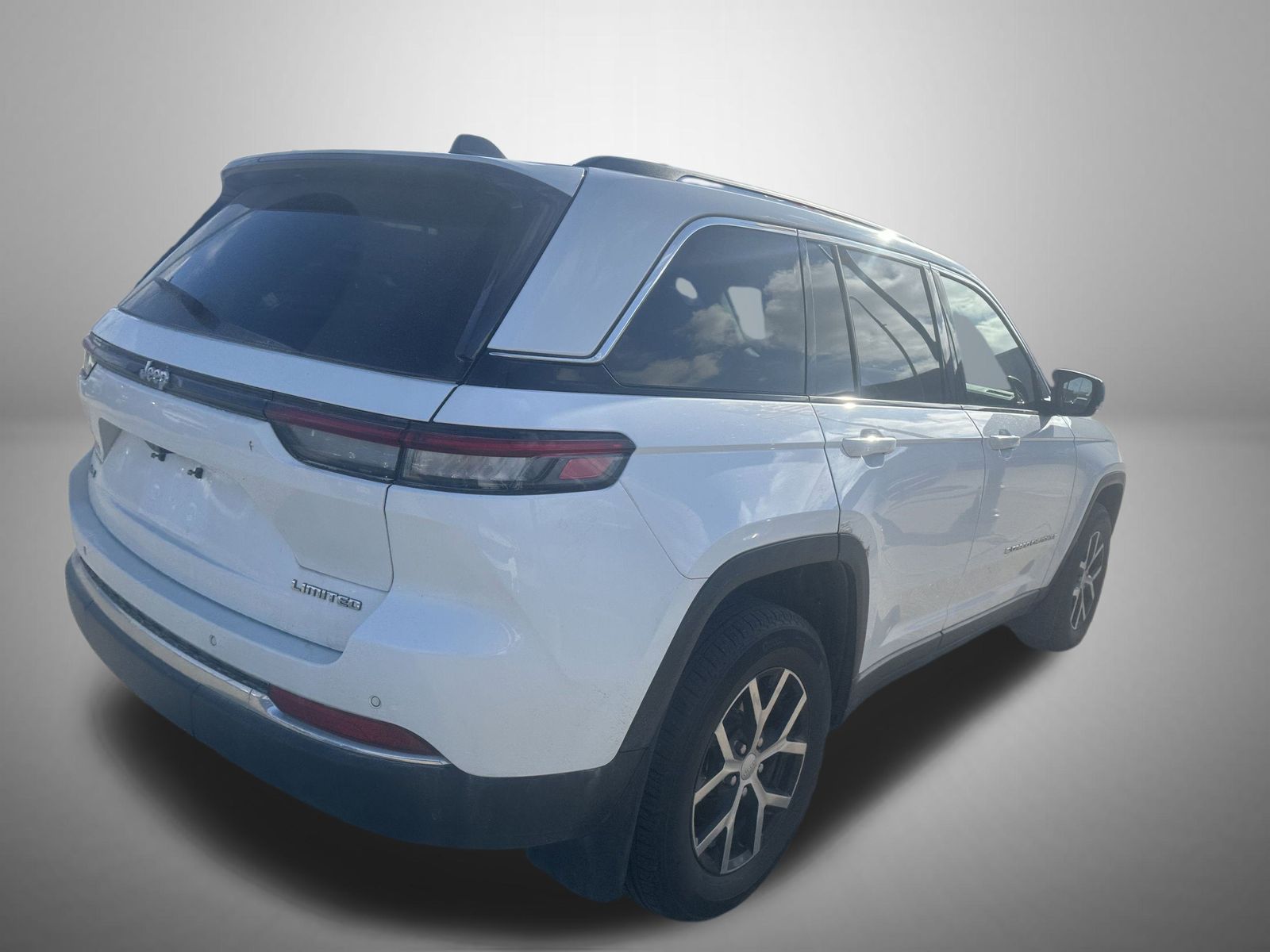 2023 Jeep Grand Cherokee Limited photo 3