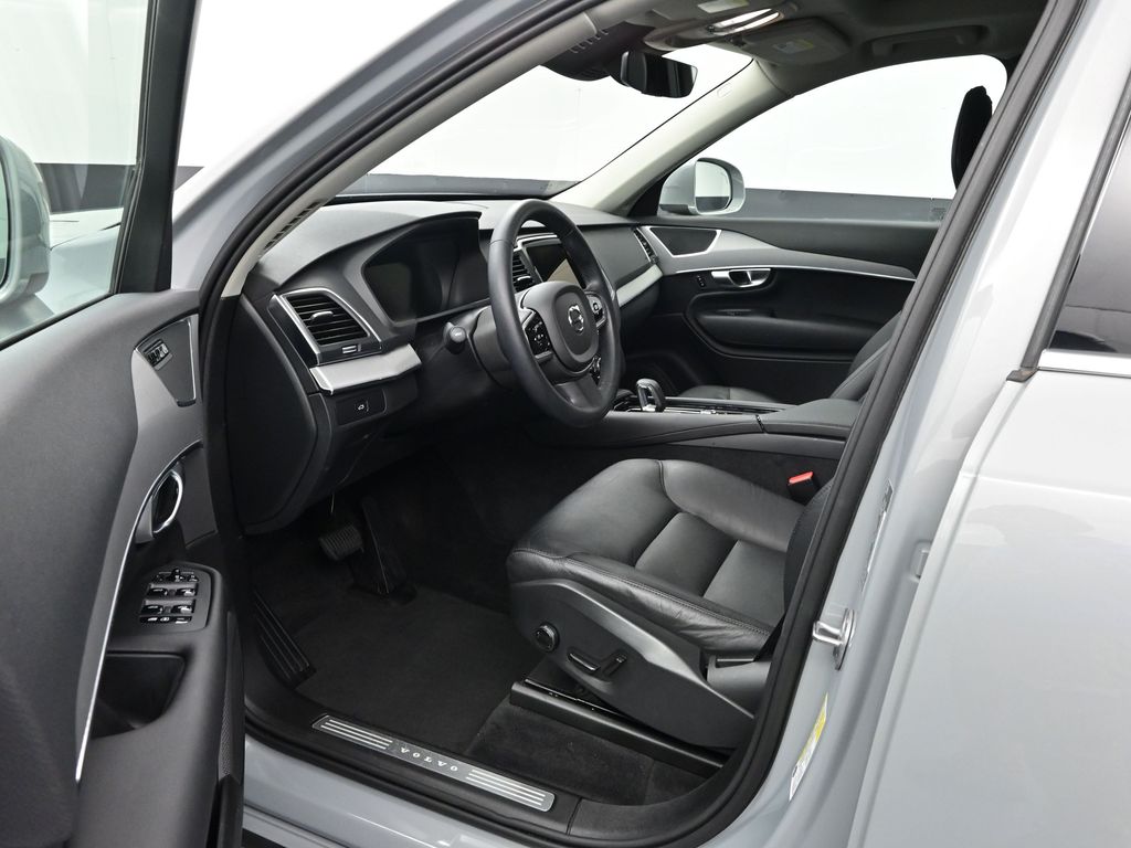 2024 Volvo XC90 B5 Core photo 4