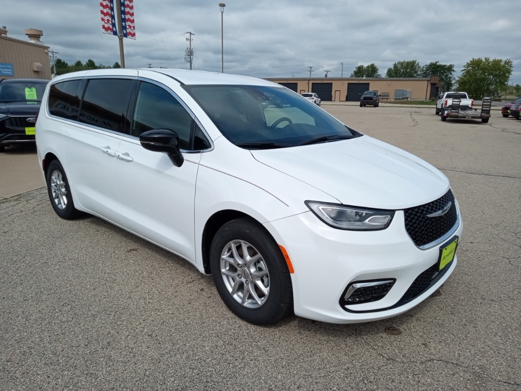 2025 Chrysler Pacifica photo 2
