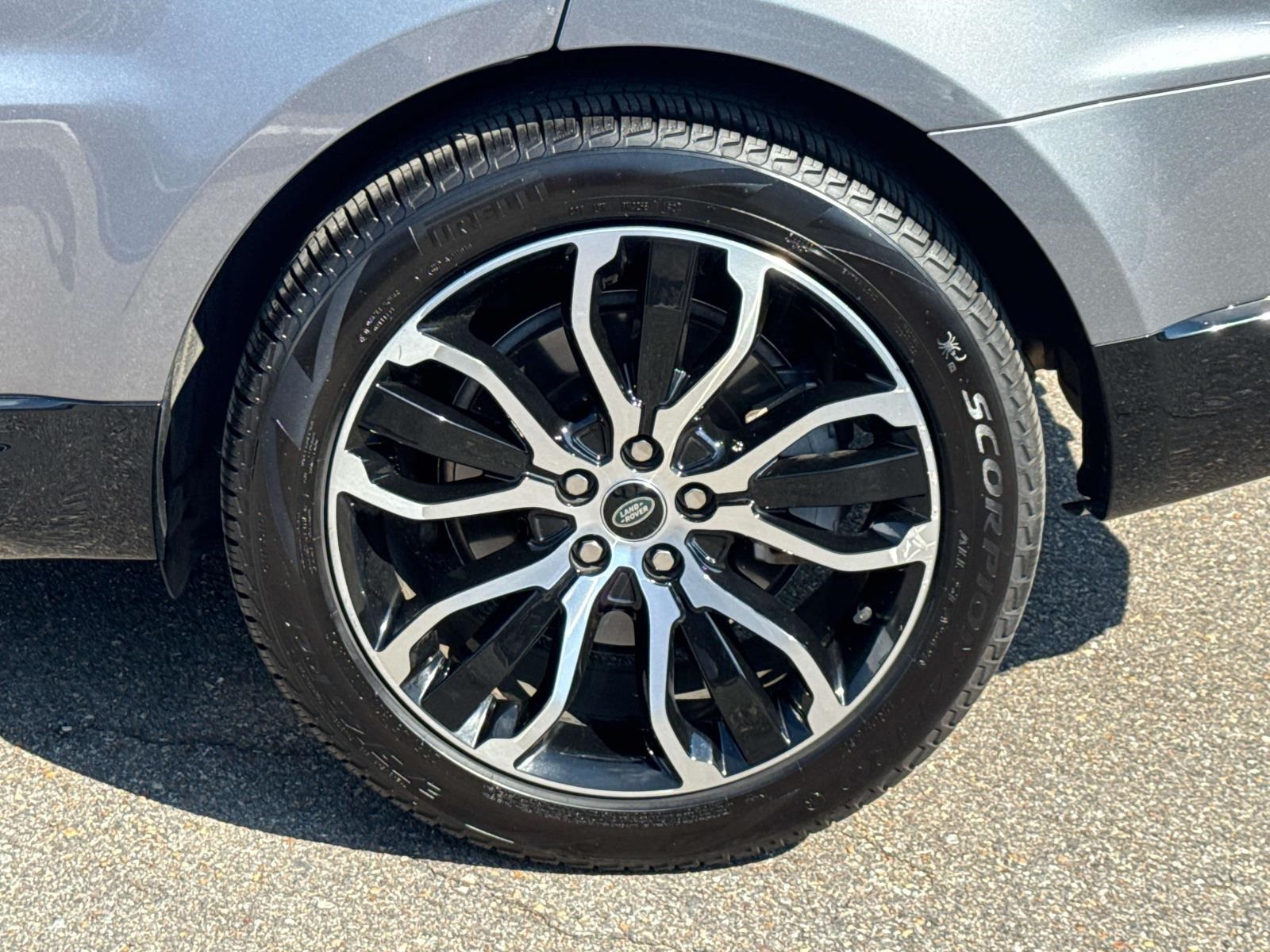 2022 Land Rover Range Rover Sport HSE Silver Edition photo 3