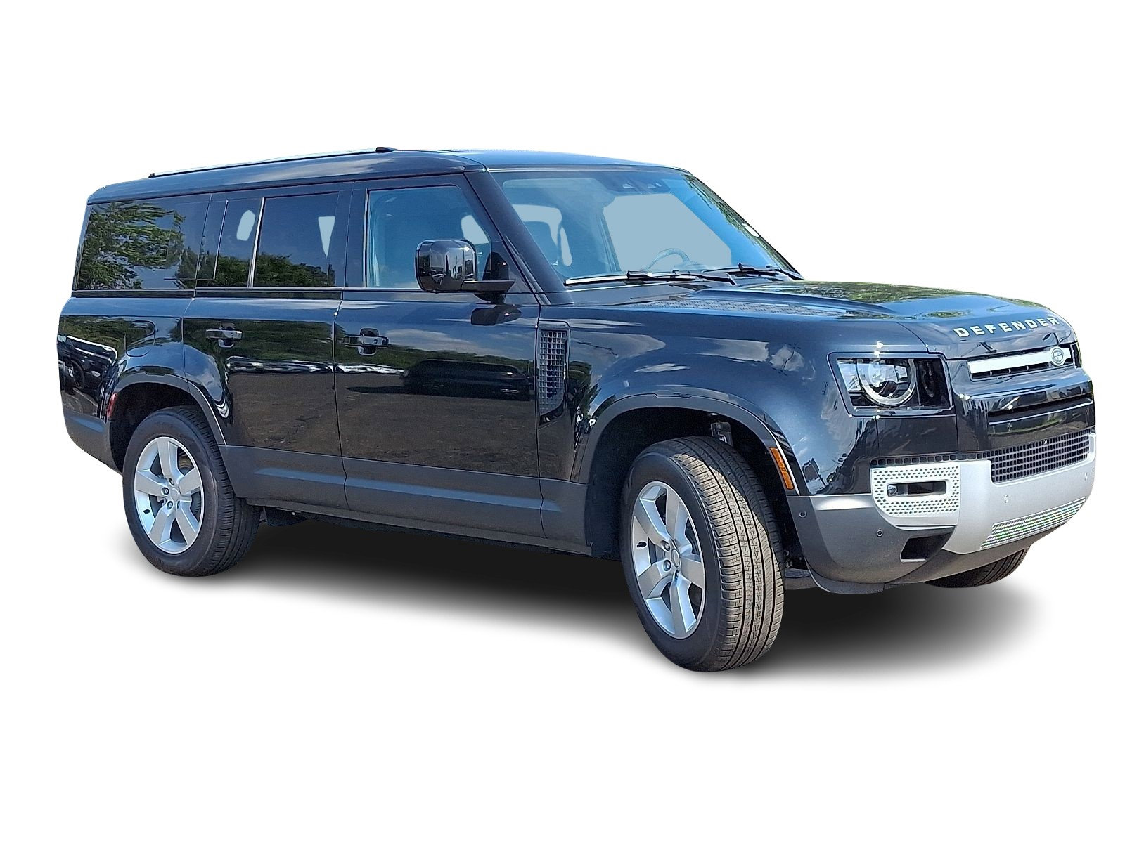 2025 Land Rover Defender 130 S photo 3