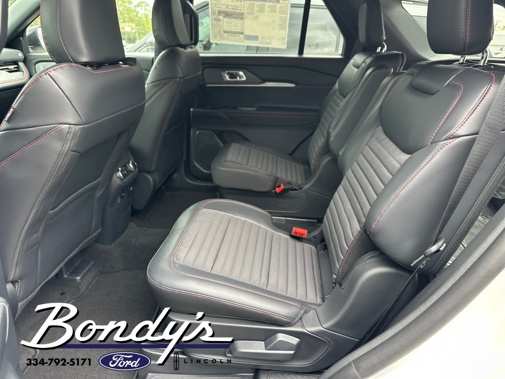 2025 Ford Explorer ST-Line photo 9