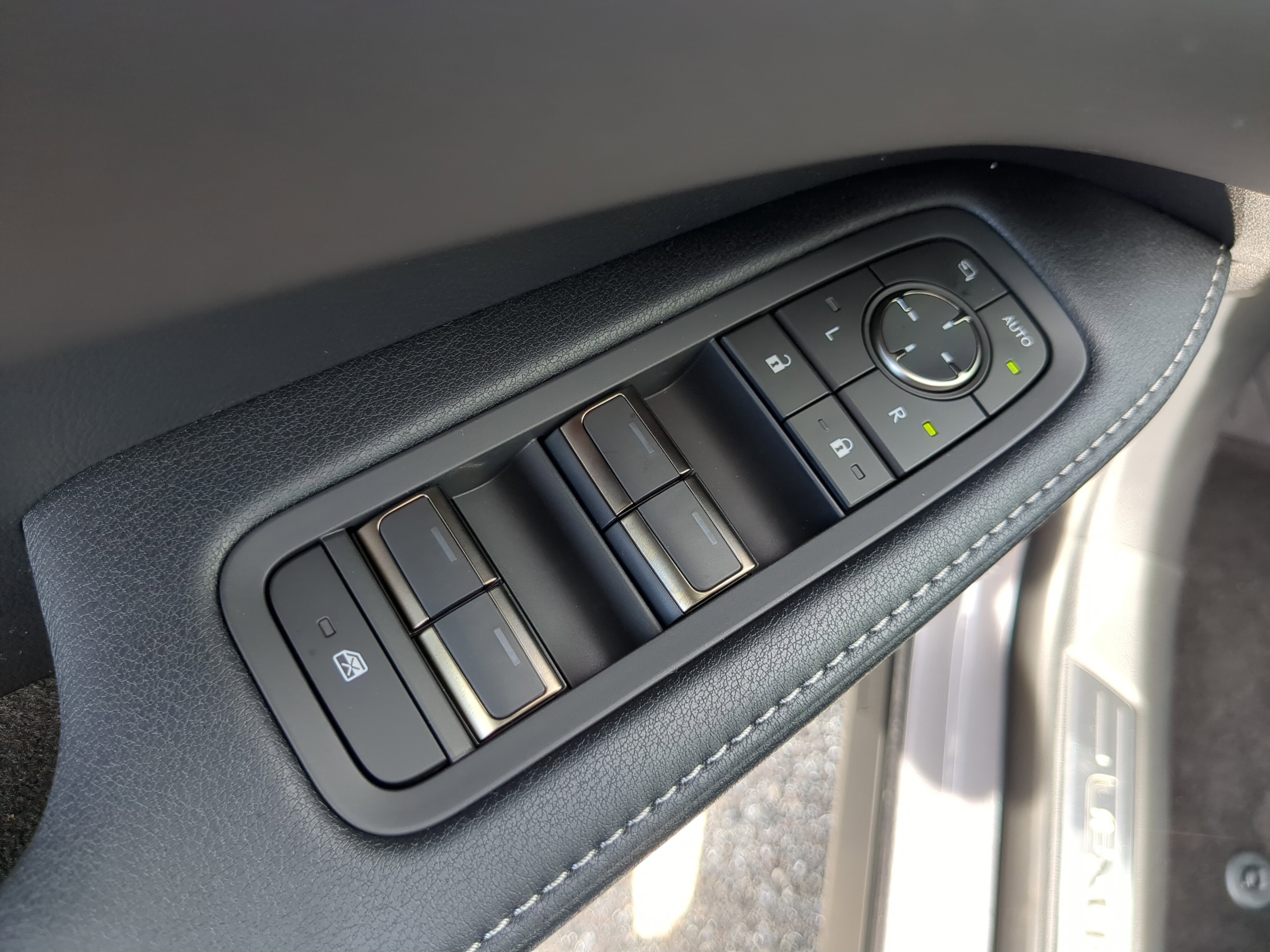 2025 Lexus RX 450h+ Luxury AWD photo 2