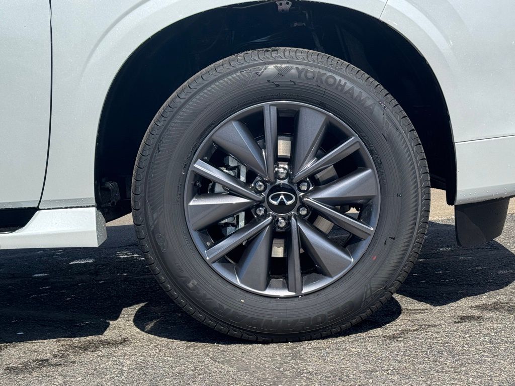 2025 Infiniti QX80 Pure photo 3