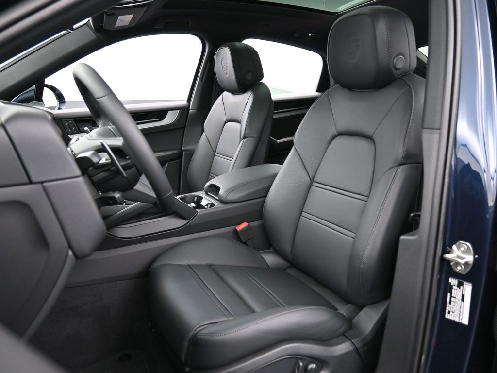 2025 Porsche Cayenne Coupe photo 4