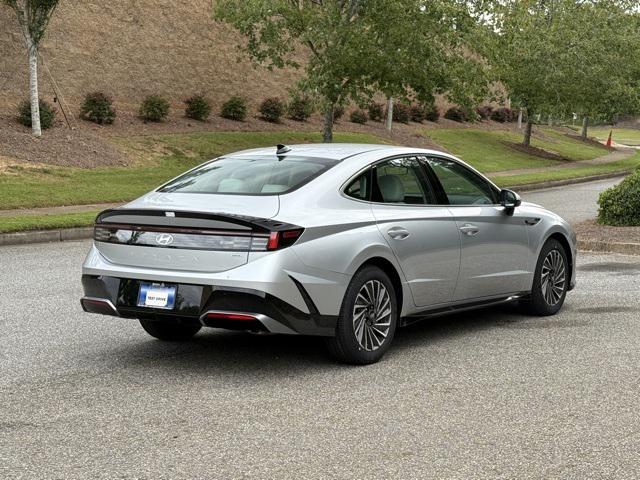 2025 Hyundai Sonata Hybrid SEL photo 4