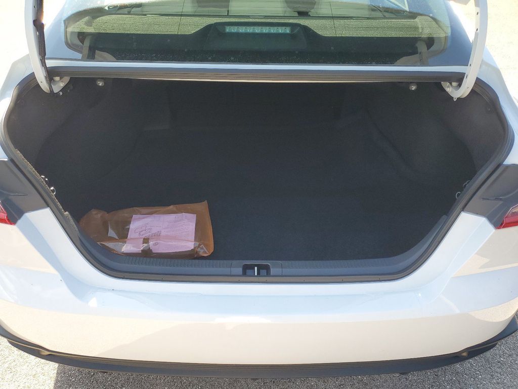 2025 Toyota Camry SE photo 13