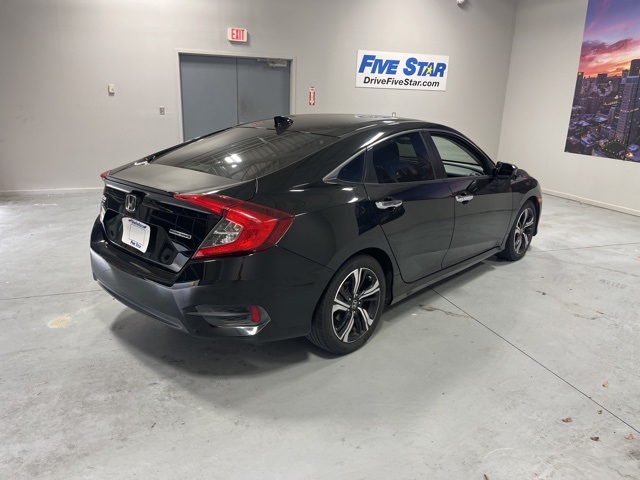 2018 Honda Civic Touring photo 4