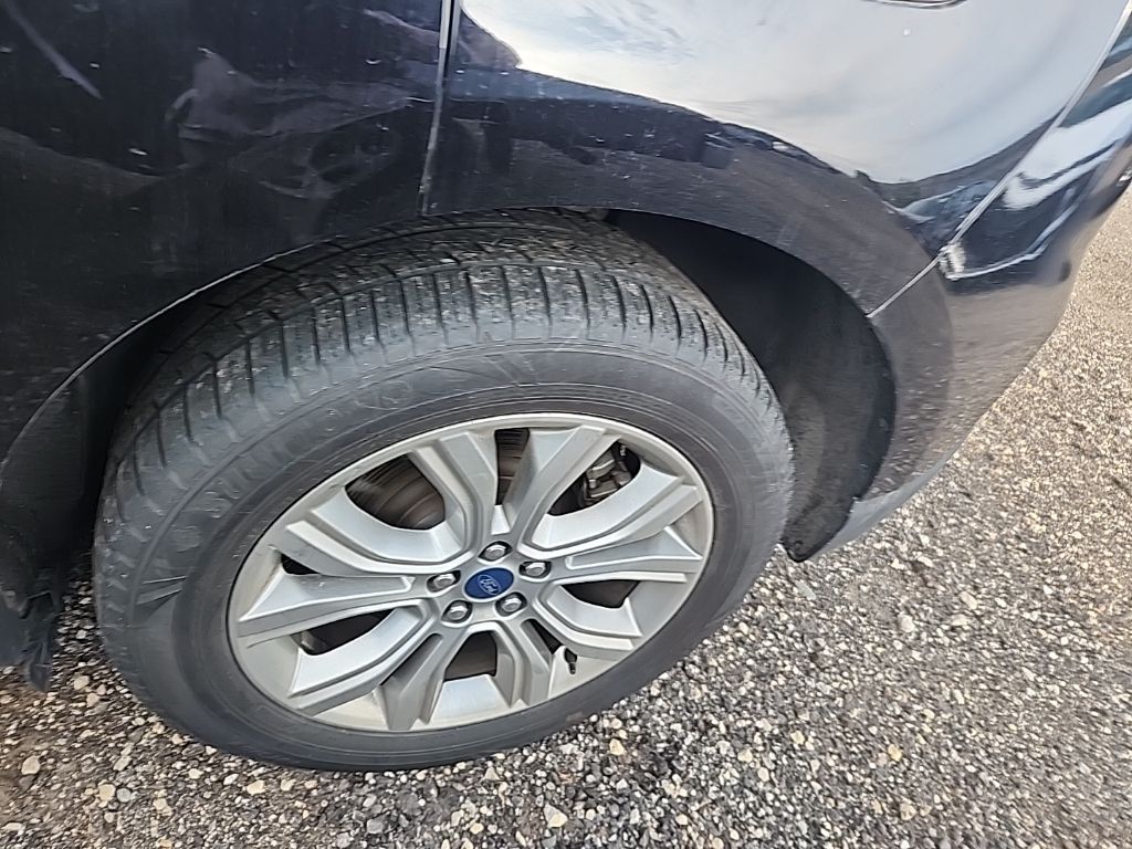 2022 Ford Edge Titanium photo 6