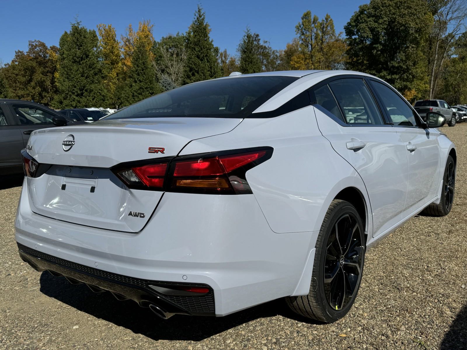 2025 Nissan Altima SR photo 3